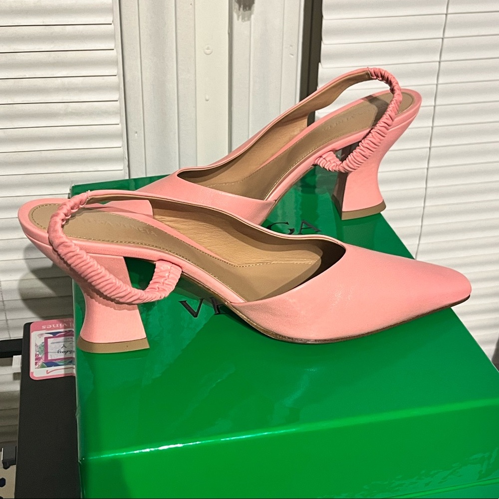 BRAND NEW Bottega Veneta Almond Pumps in Blossom